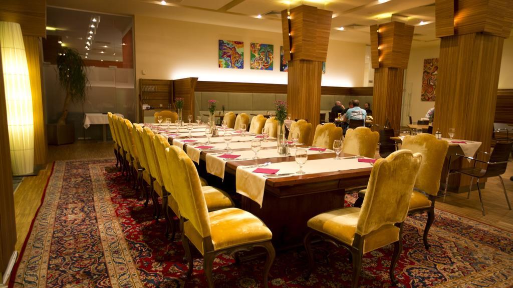 The Gerald'S Hotel Rădăuţi Εξωτερικό φωτογραφία